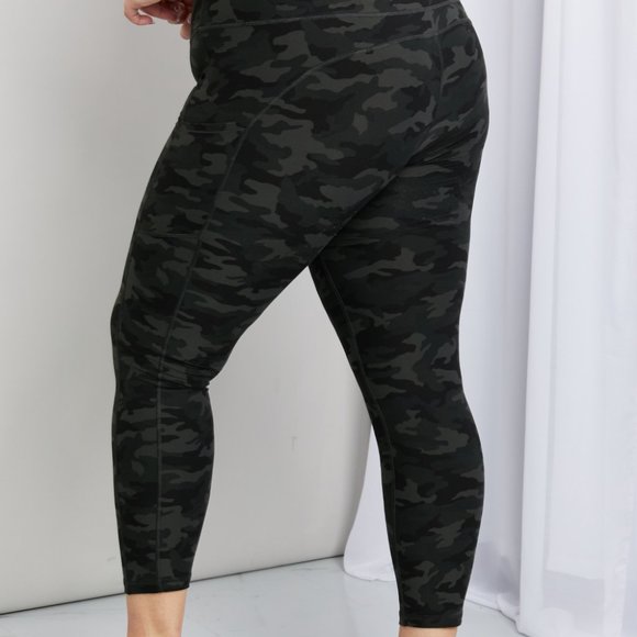 LOVEIT Full Size Camouflage Wide Waistband Pocket Leggings - Picture 6 of 9